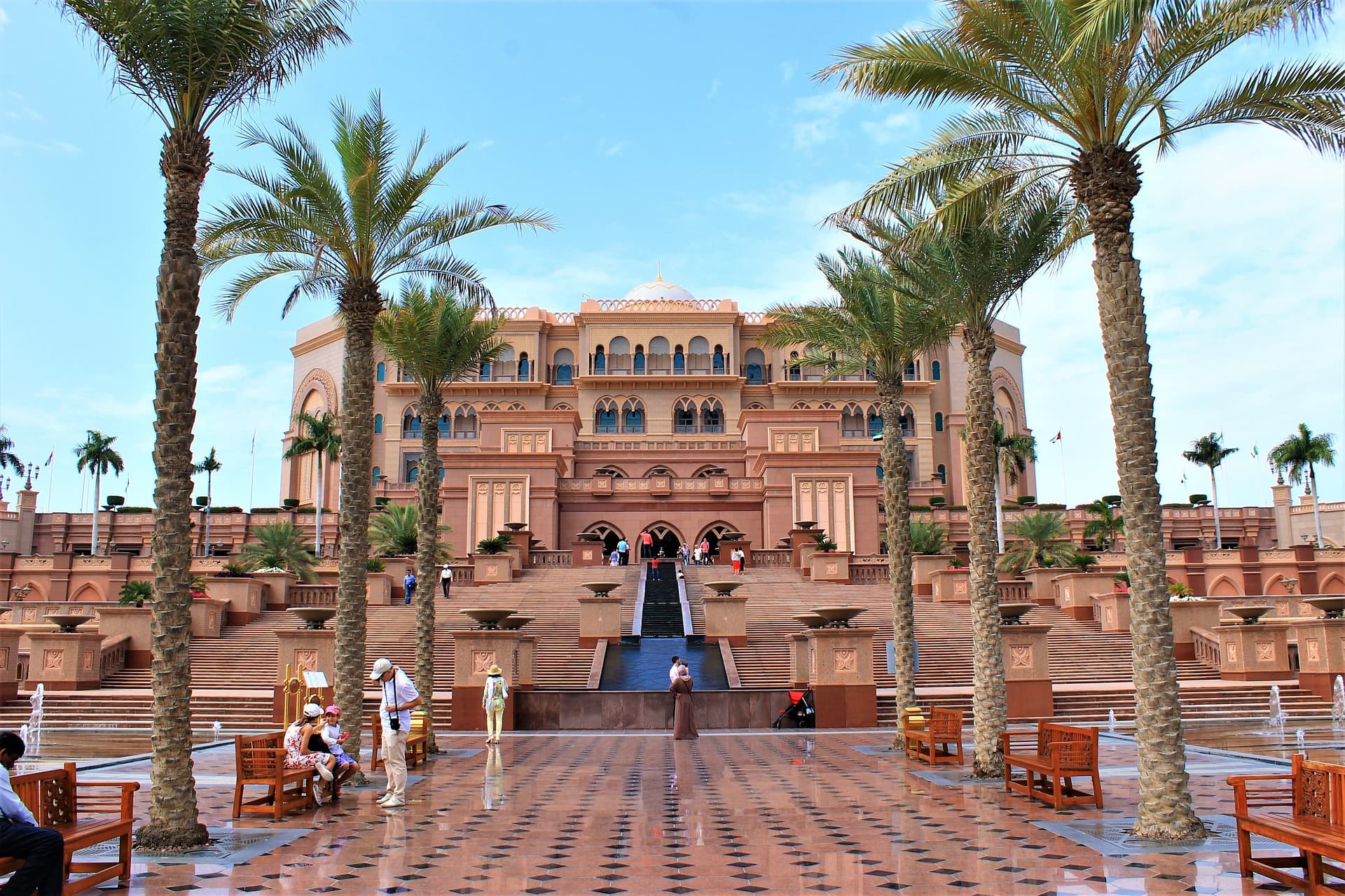 Emirates Palace Abu Dhabi: What to Expect on a Luxury Palace Tour (2026)